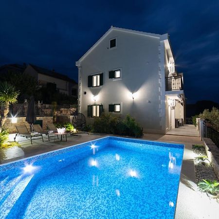 Villa Sun Garden - 4 Star Villa With Heated Swimming Pool, Quiet Bay, Bbq, 50M From The Sea Milna  Exteriér fotografie