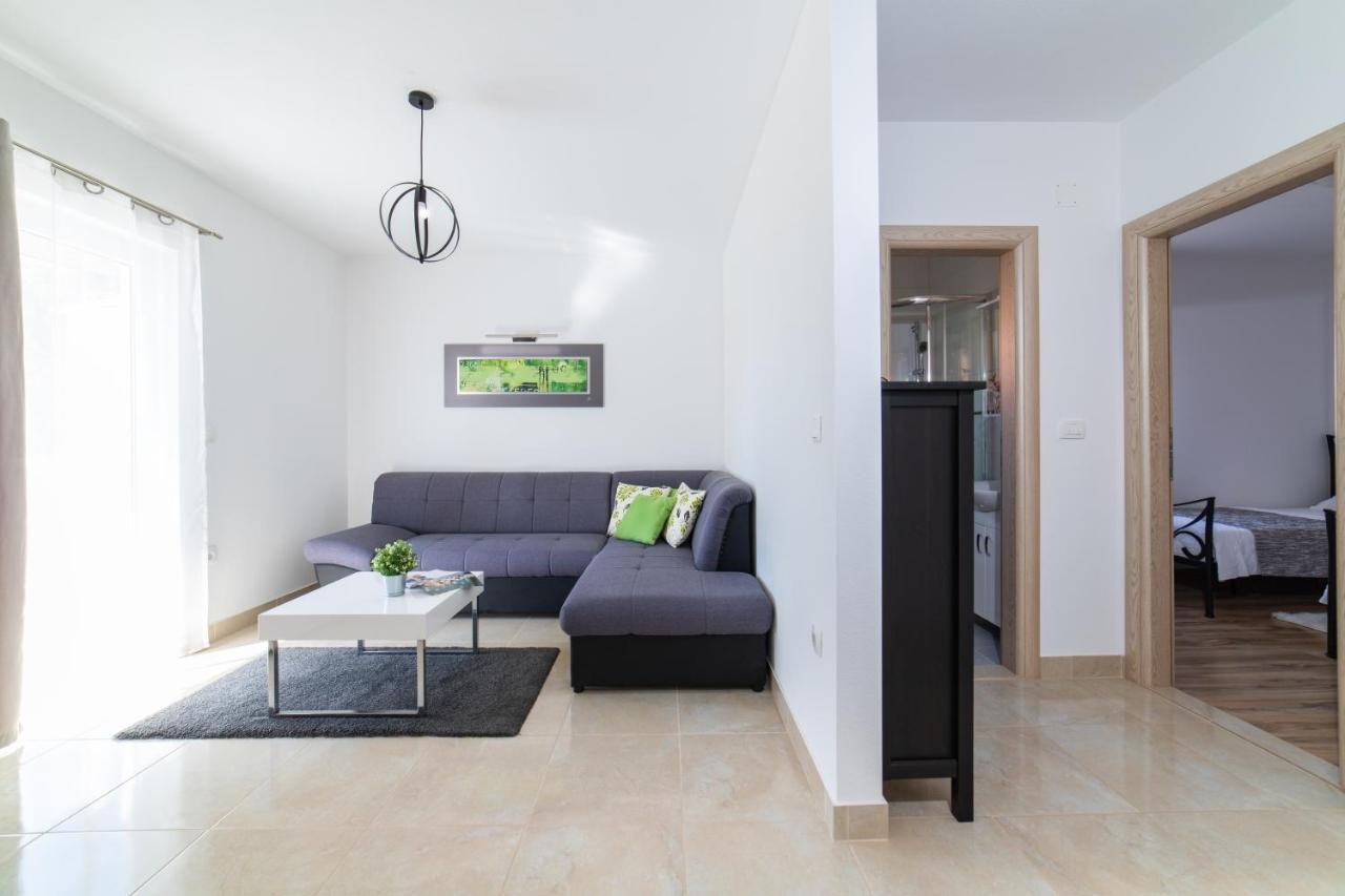 Villa Sun Garden - 4 Star Villa With Heated Swimming Pool, Quiet Bay, Bbq, 50M From The Sea Milna  Exteriér fotografie