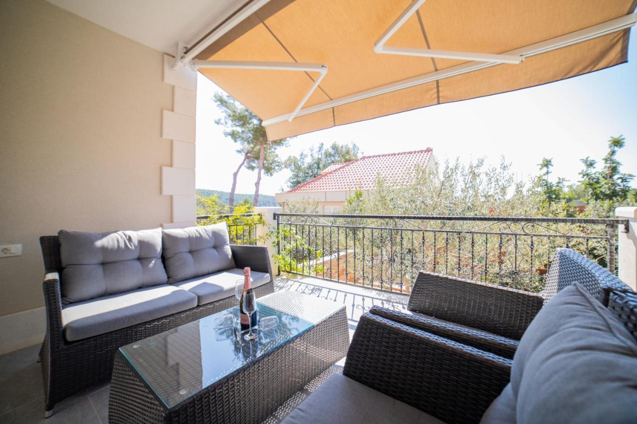Villa Sun Garden - 4 Star Villa With Heated Swimming Pool, Quiet Bay, Bbq, 50M From The Sea Milna  Exteriér fotografie