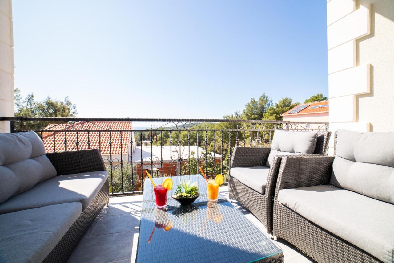 Villa Sun Garden - 4 Star Villa With Heated Swimming Pool, Quiet Bay, Bbq, 50M From The Sea Milna  Exteriér fotografie