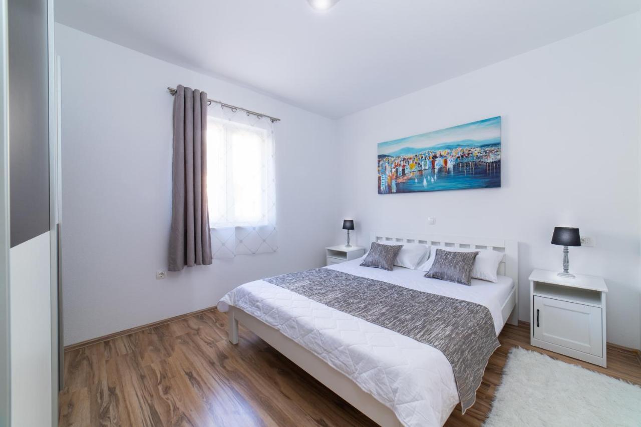 Villa Sun Garden - 4 Star Villa With Heated Swimming Pool, Quiet Bay, Bbq, 50M From The Sea Milna  Exteriér fotografie