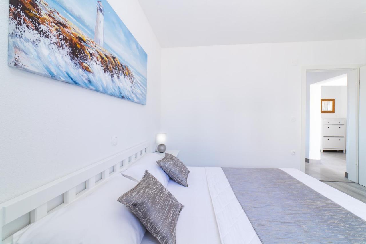 Villa Sun Garden - 4 Star Villa With Heated Swimming Pool, Quiet Bay, Bbq, 50M From The Sea Milna  Exteriér fotografie