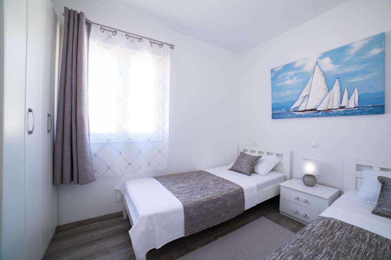 Villa Sun Garden - 4 Star Villa With Heated Swimming Pool, Quiet Bay, Bbq, 50M From The Sea Milna  Exteriér fotografie