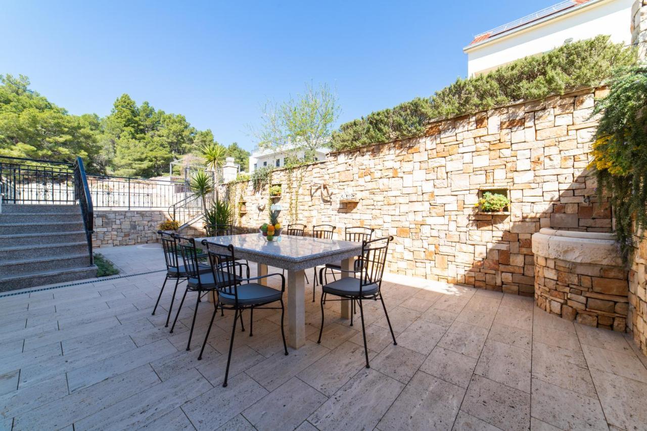 Villa Sun Garden - 4 Star Villa With Heated Swimming Pool, Quiet Bay, Bbq, 50M From The Sea Milna  Exteriér fotografie