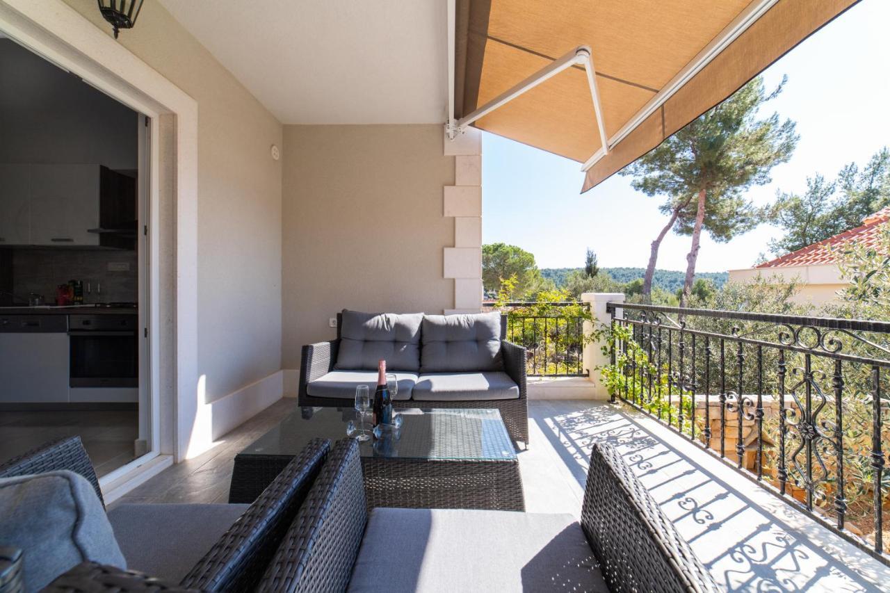 Villa Sun Garden - 4 Star Villa With Heated Swimming Pool, Quiet Bay, Bbq, 50M From The Sea Milna  Exteriér fotografie