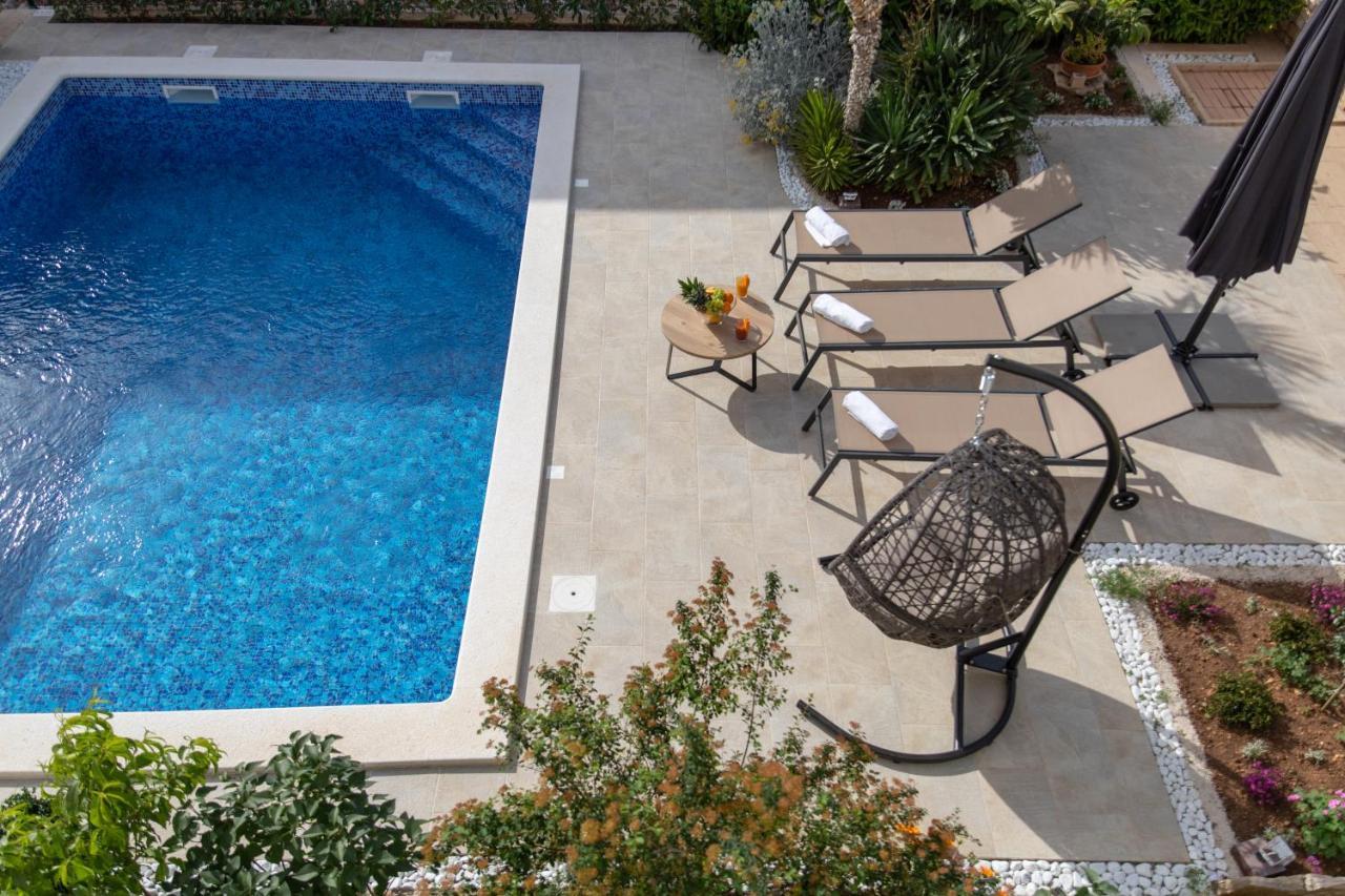 Villa Sun Garden - 4 Star Villa With Heated Swimming Pool, Quiet Bay, Bbq, 50M From The Sea Milna  Exteriér fotografie