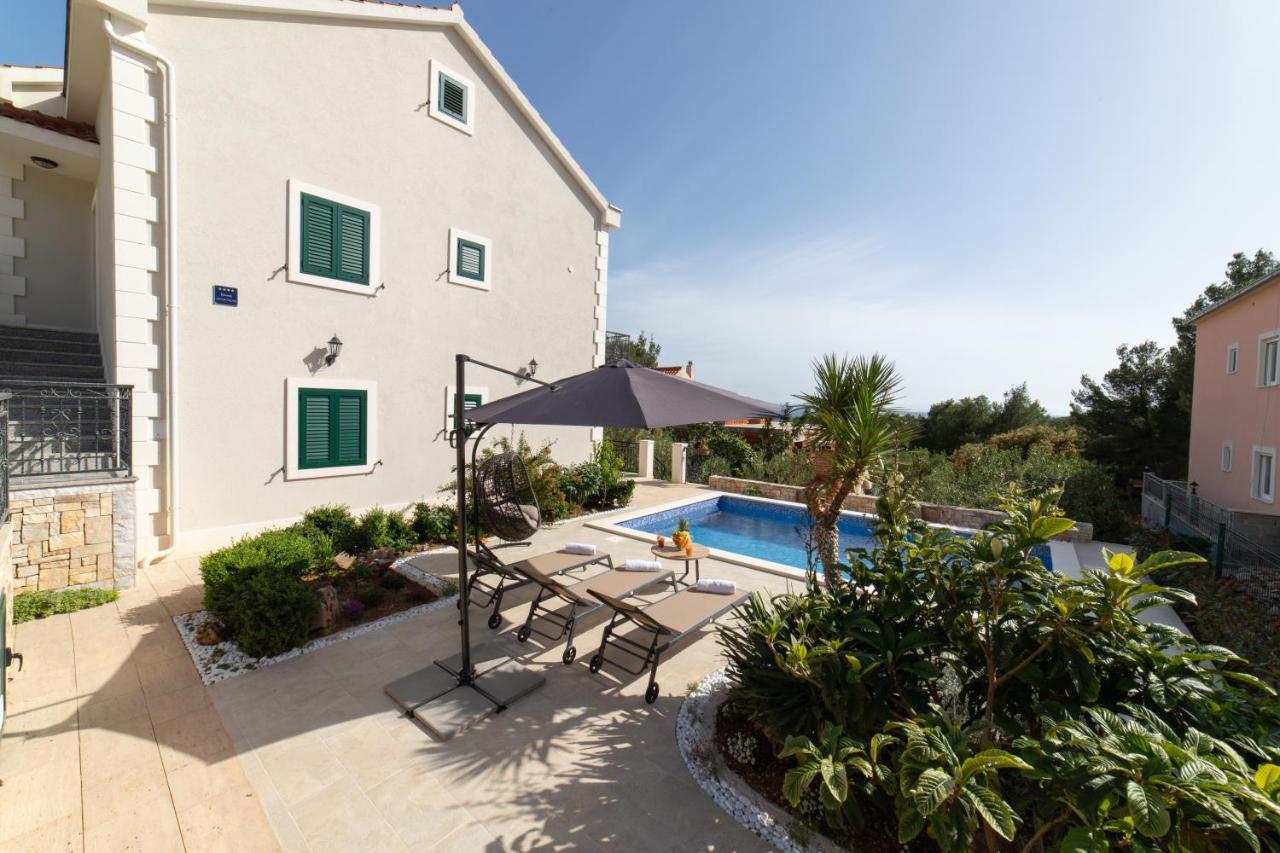 Villa Sun Garden - 4 Star Villa With Heated Swimming Pool, Quiet Bay, Bbq, 50M From The Sea Milna  Exteriér fotografie