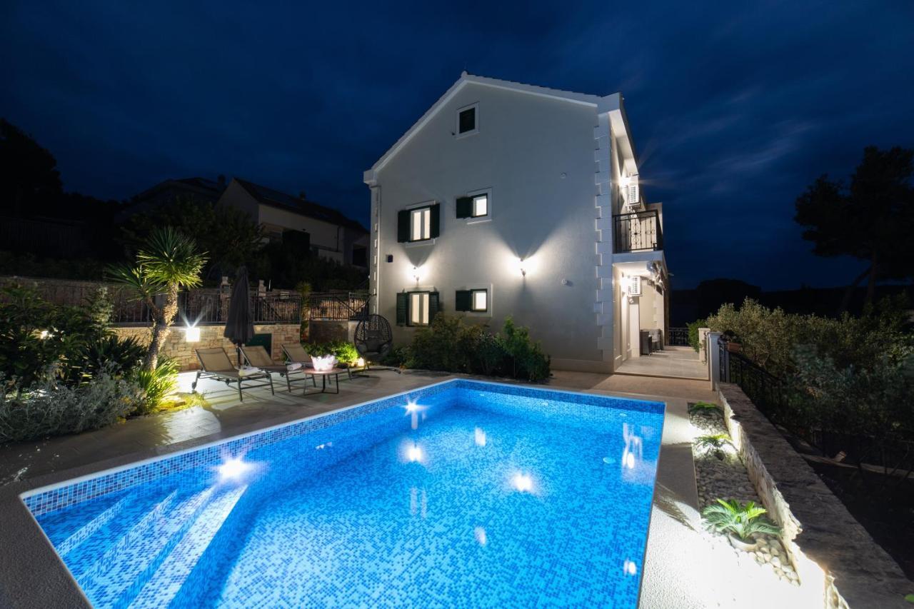 Villa Sun Garden - 4 Star Villa With Heated Swimming Pool, Quiet Bay, Bbq, 50M From The Sea Milna  Exteriér fotografie