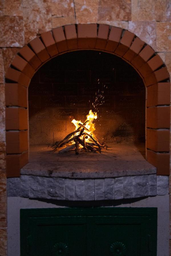 Villa Sun Garden - 4 Star Villa With Heated Swimming Pool, Quiet Bay, Bbq, 50M From The Sea Milna  Exteriér fotografie