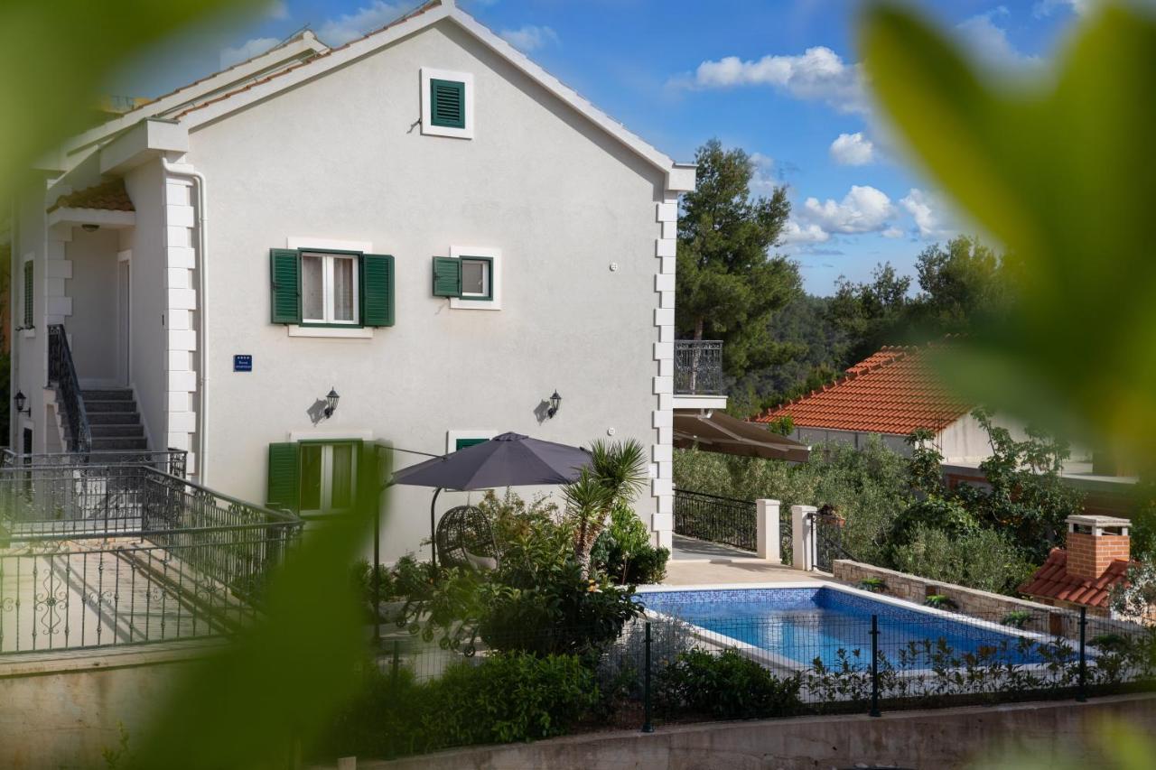 Villa Sun Garden - 4 Star Villa With Heated Swimming Pool, Quiet Bay, Bbq, 50M From The Sea Milna  Exteriér fotografie