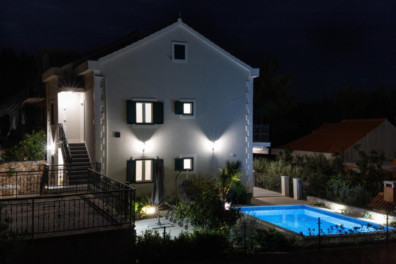Villa Sun Garden - 4 Star Villa With Heated Swimming Pool, Quiet Bay, Bbq, 50M From The Sea Milna  Exteriér fotografie
